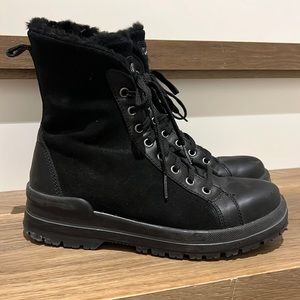 Olang, winter boot . Wool lined like new . Minor scuff . Worn 4 times